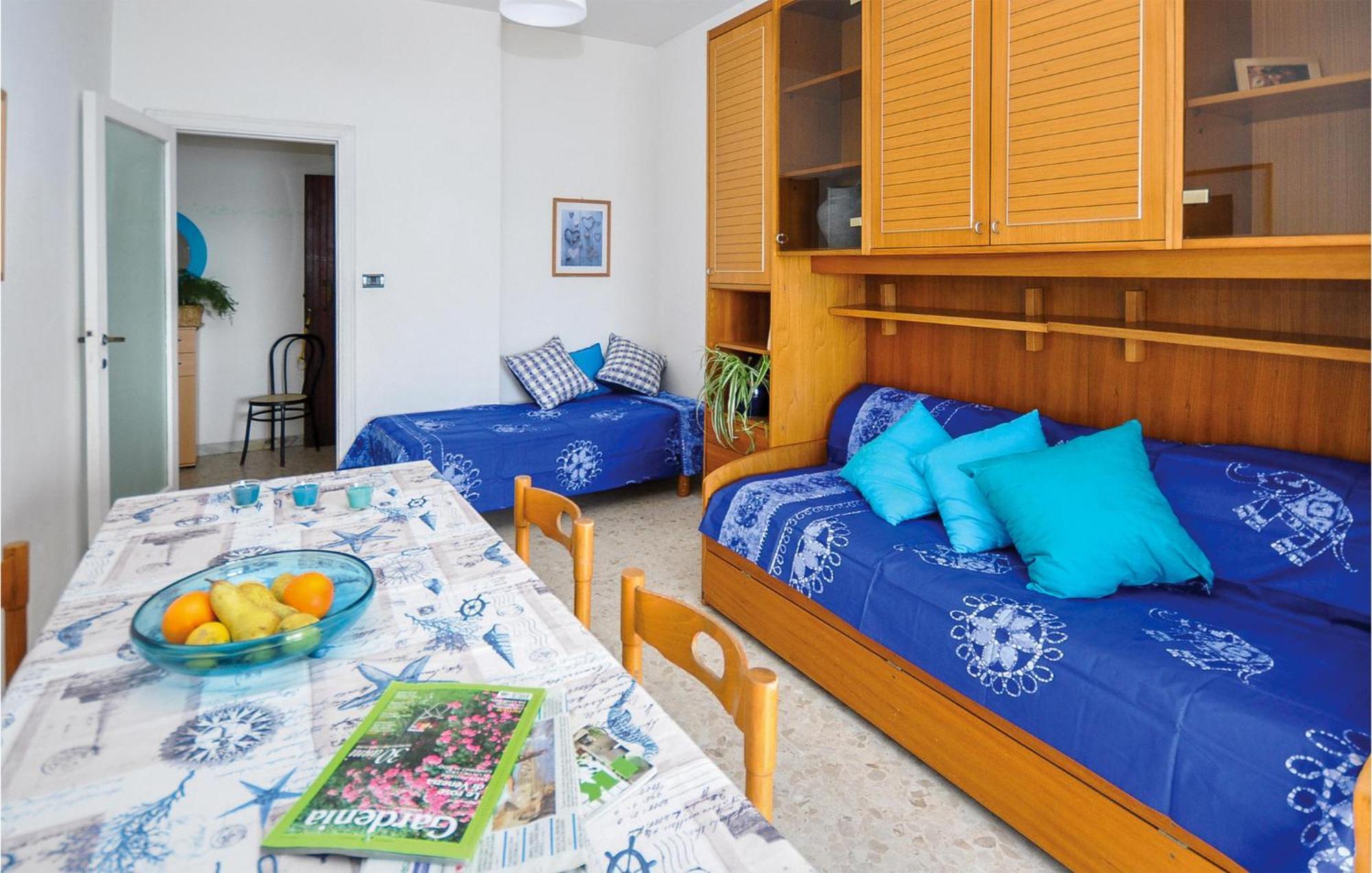 1 Bedroom Beautiful In Apartment Torvaianica